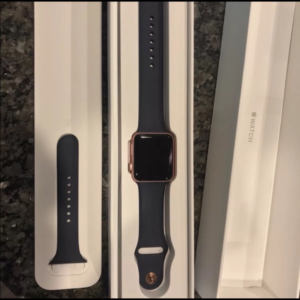 Apple Watch - Picture 2 of 8